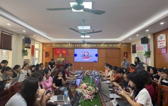 TRƯỜNG TIỂU HỌC TRUNG VĂN BỨT PHÁ VỚI CHUỖI TẬP HUẤN STEM & AI TRONG GIẢNG DẠY!